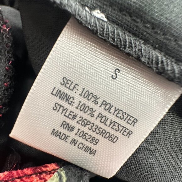 NEW! Miami By Francesca's Romper Small Floral V-Neck Black Red Figure Flattering - Picture 15 of 16